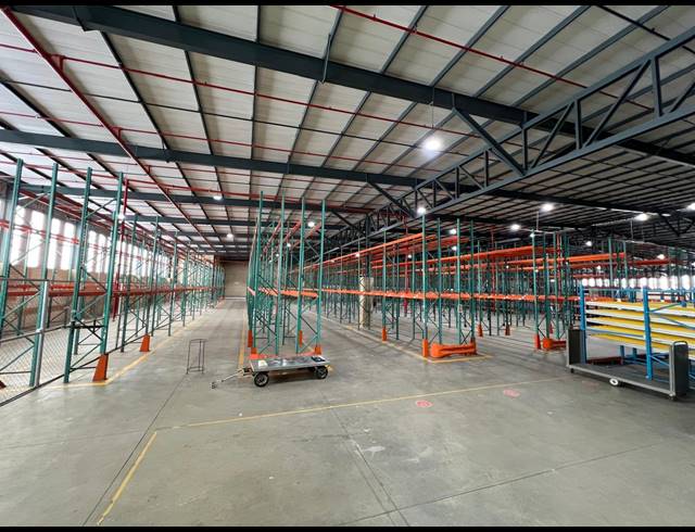 7,486M² WAREHOUSE TO LET IN STRIJDOMPARK